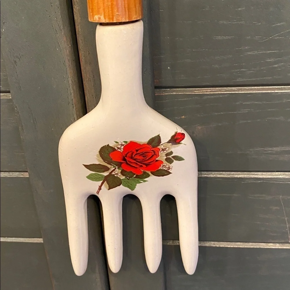 Vintage Wooden Utensil Set with Floral Design - Picture 6 of 16